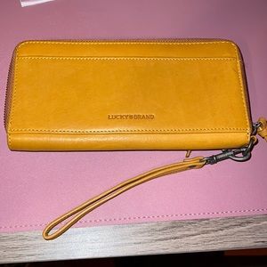 🌻 LUCKY BRAND ZIP WALLET 🌻